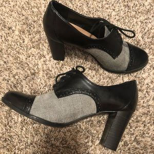 Etienne Aigner Jodell Lace up heels